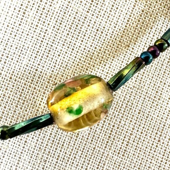 Green open circle beaded pendant necklace - Picture 7 of 9